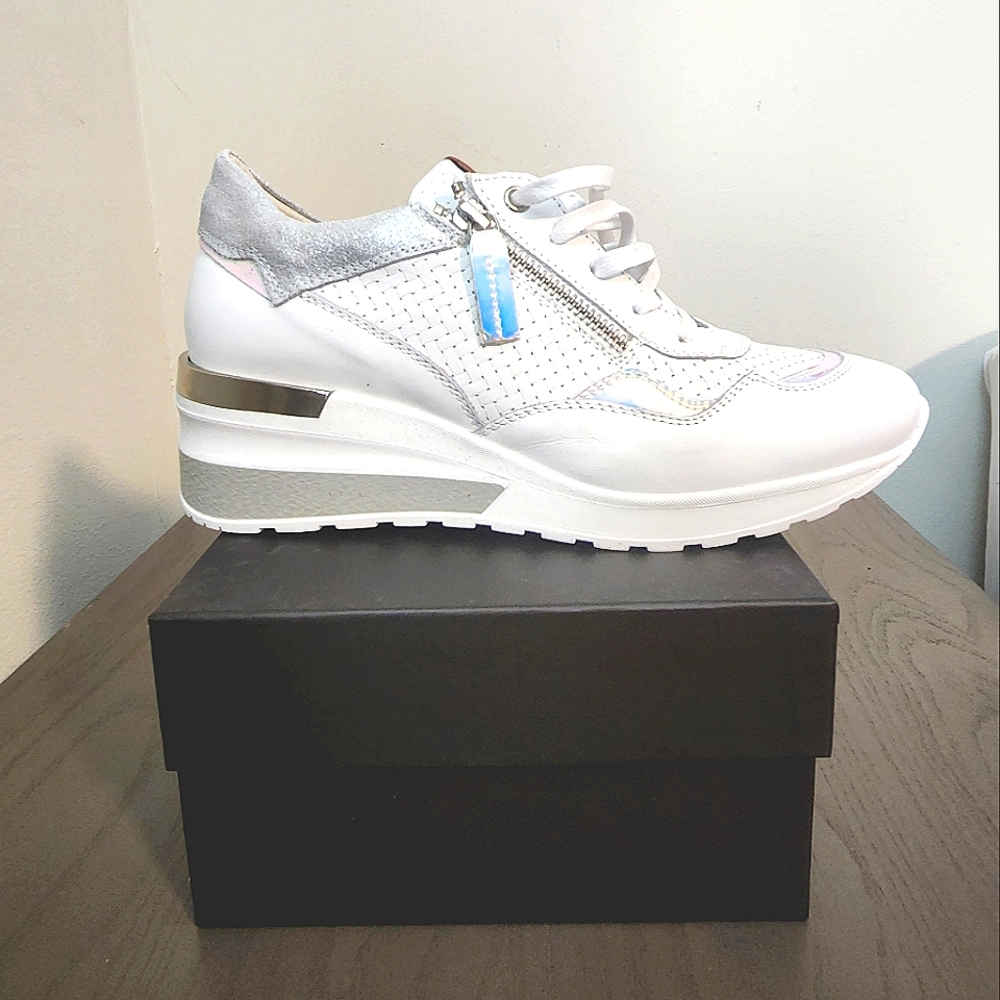 Ron White Rosaleeta Ice Leather Sneaker in White/Silver with arch support